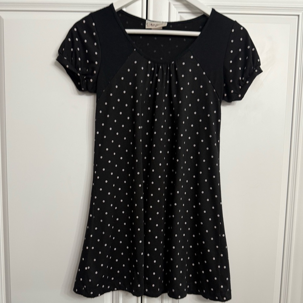 Self Esteem Size Medium Black and White Polka Dot Short Sleeve Top Scoop Neck